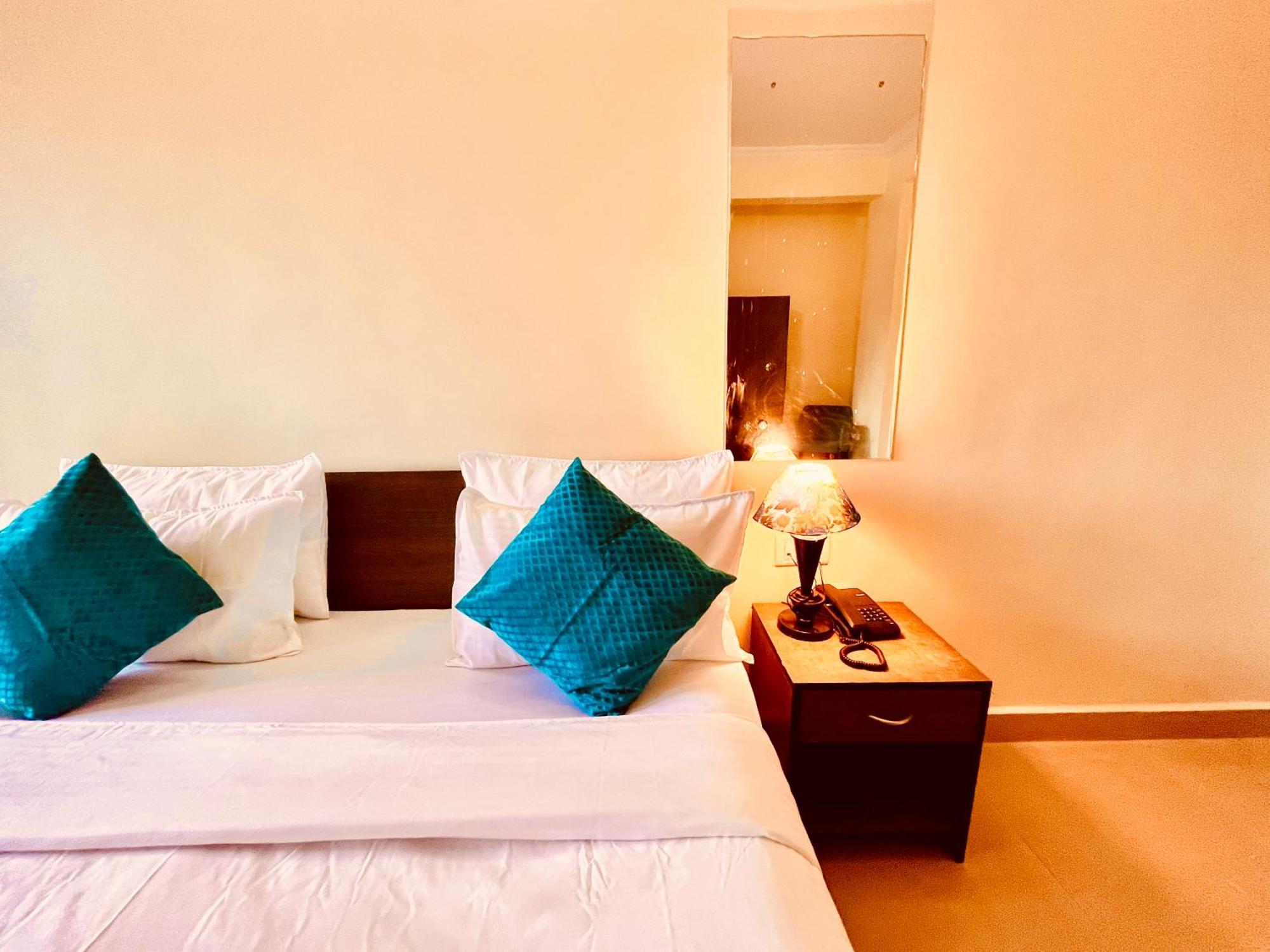 Summer Beach Resort, Goa - #Near Baga Beach #Swimming Pool #Garden #Bar #Lift #Premium Rooms #Property Of The Year #70565-84665 칼랑굿 외부 사진